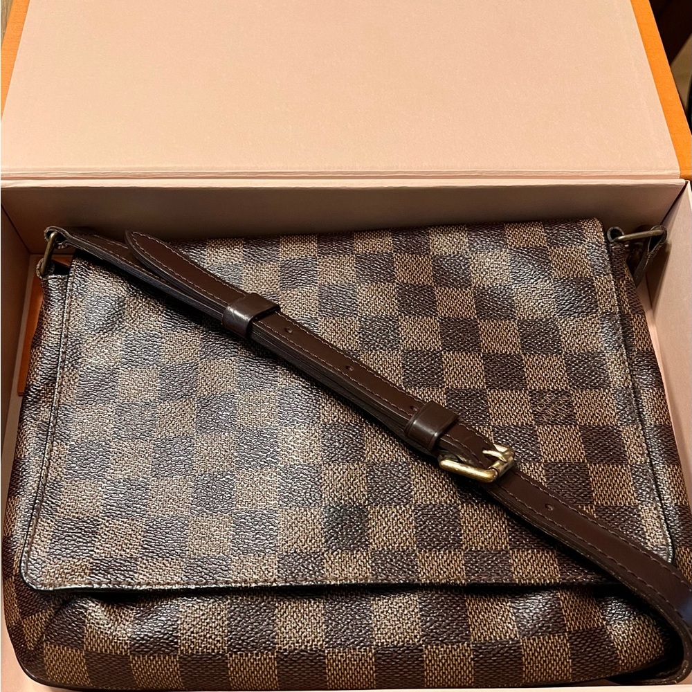 Authentic Louis Vuitton Damier Ebene Musette Tango